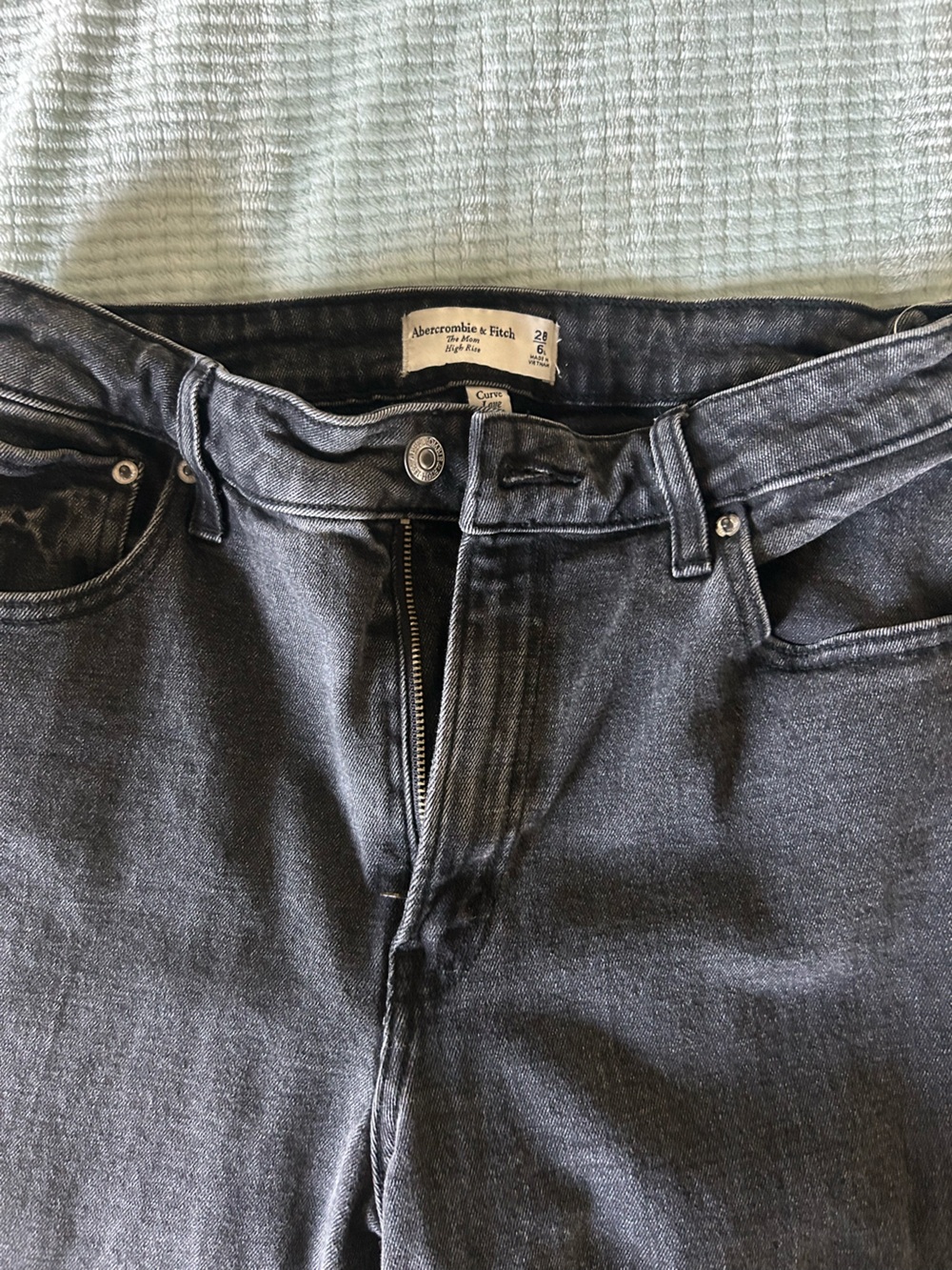 Abercrombie & Fitch The Mom High-Rise Jeans in Washed Black size 6L - Picture 5 of 5